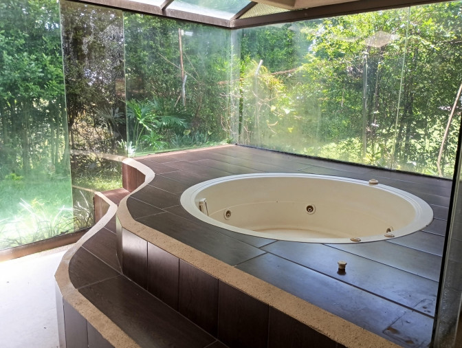 Jacuzzi-1-1.jpg